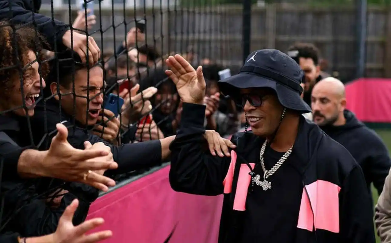 俱乐部通过 俱乐部通过