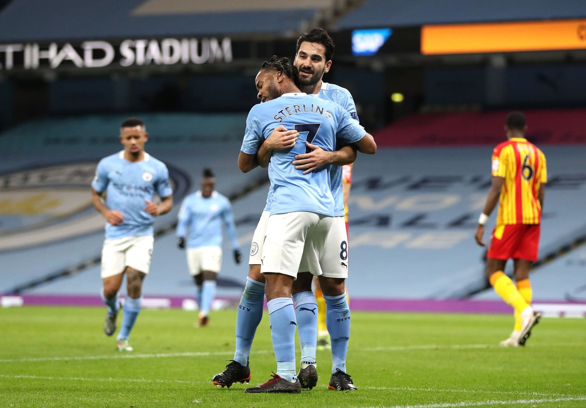 的表现令人 的表现令人